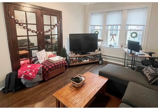 Foto del edificio - 3819 N Greenview Ave