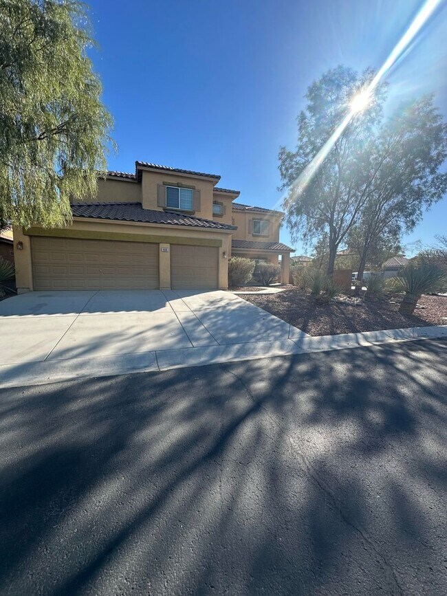 Building Photo - Rare 6 bedroom rental in gated community