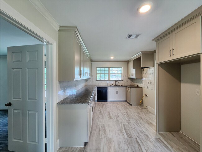 Foto del edificio - 8033 Turquoise Ln