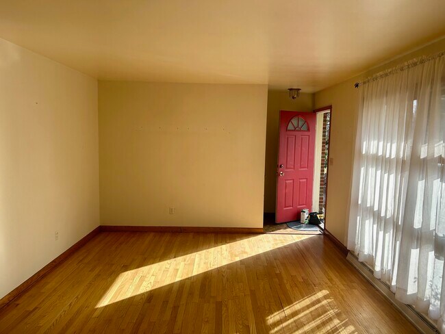 Foto del edificio - 245 Winchester Rd