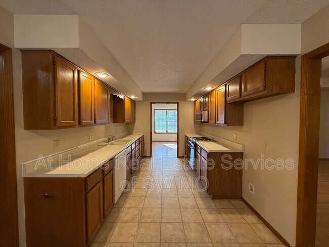 Building Photo - 211 Northview Rd