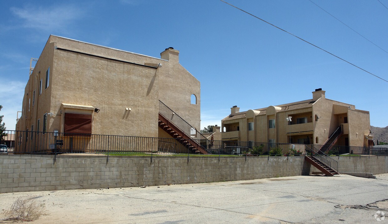 Building Photo - Villa Larosa Apartments
