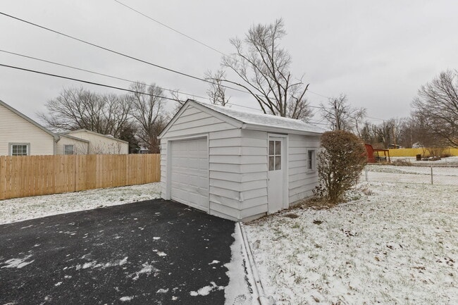 Building Photo - 3016 N Arlington Ave