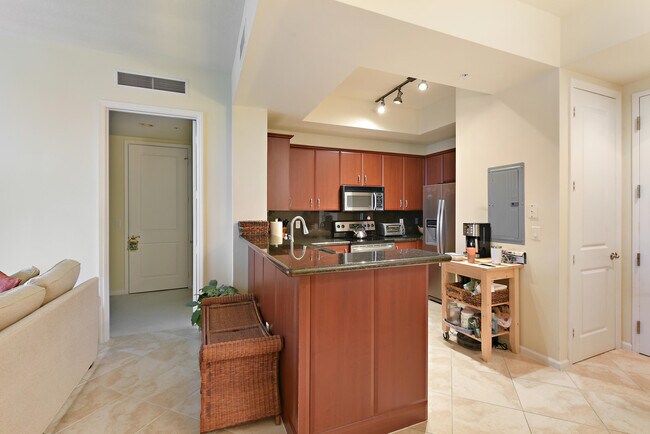 Building Photo - 403 S Sapodilla Ave