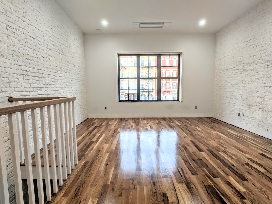 Foto principal - 1386 St Johns Pl