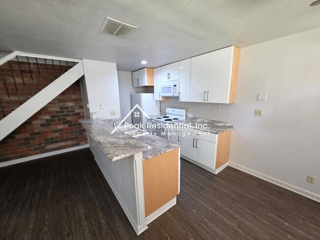 Foto del edificio - Updated 2bd/1ba Foothill Farms Condo with Carport