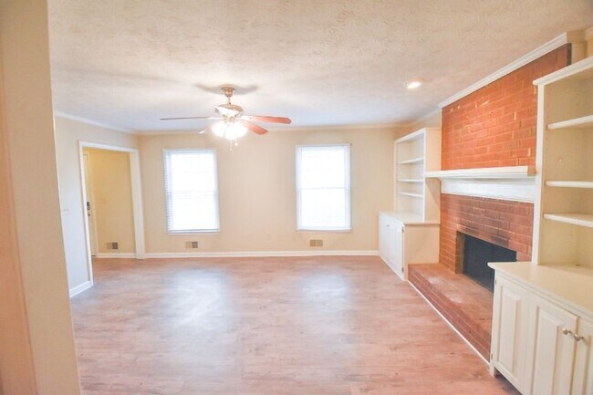 Building Photo - 2830 Park Chase Dr