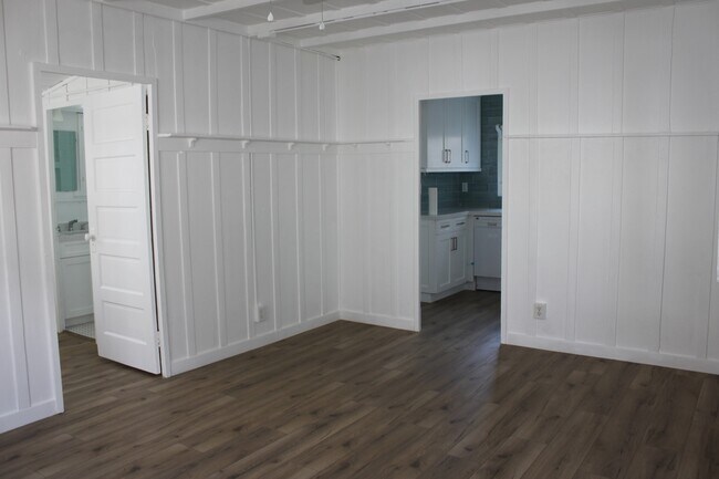 Building Photo - 614 West Balboa