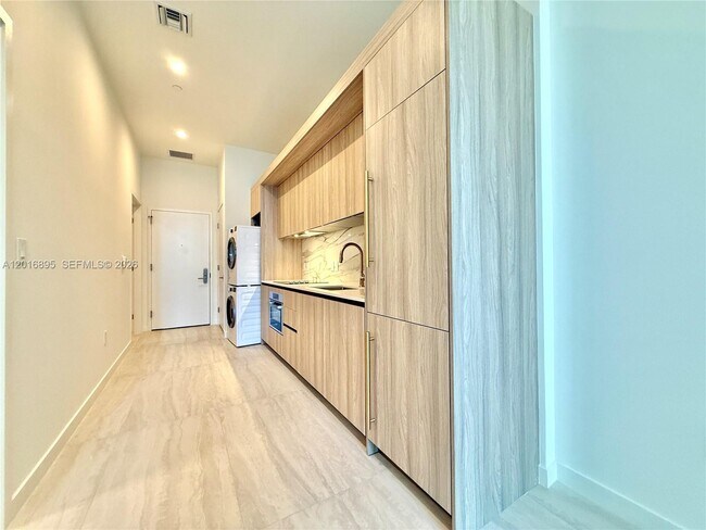 Foto del edificio - 77 SE 5th St