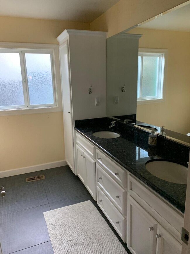 Building Photo - 967 Gerber Ct
