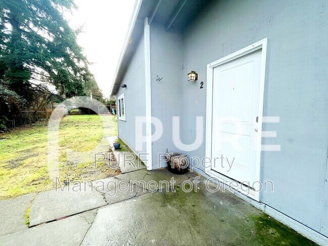 Foto del edificio - 10806 NE Prescott St