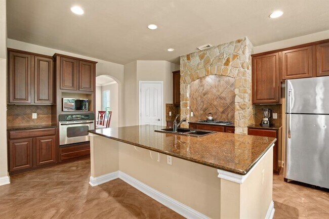 Building Photo - 9812 Whitley Bay Dr
