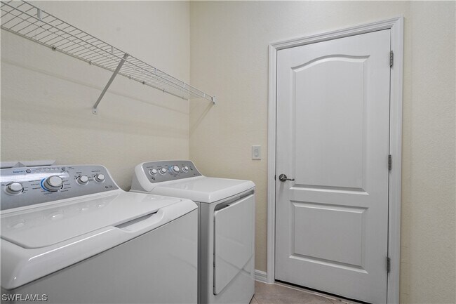 Foto del edificio - 4244 Lemongrass Dr