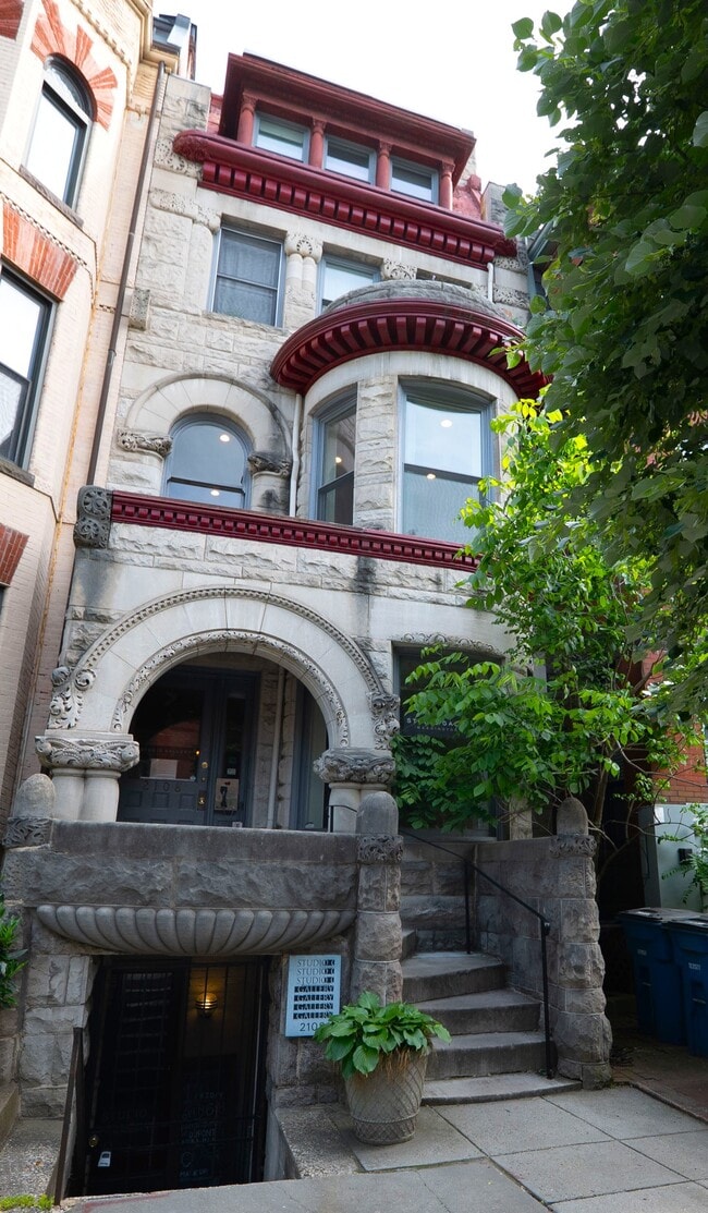 Building Photo - 2108 R St NW