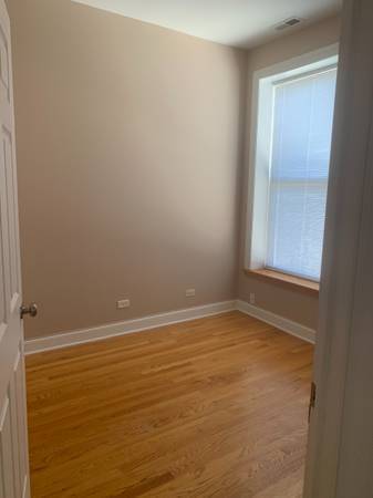 Foto del edificio - 1739 W Addison St