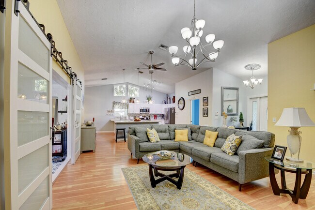 Building Photo - 1098 Primrose Ln