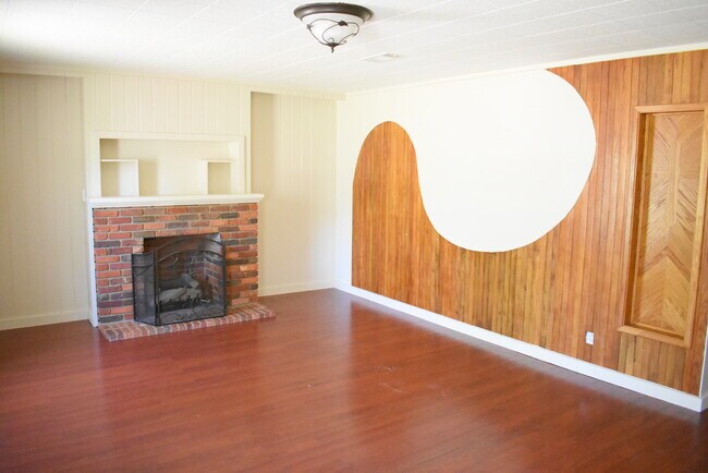 Building Photo - 400 Myrtle St