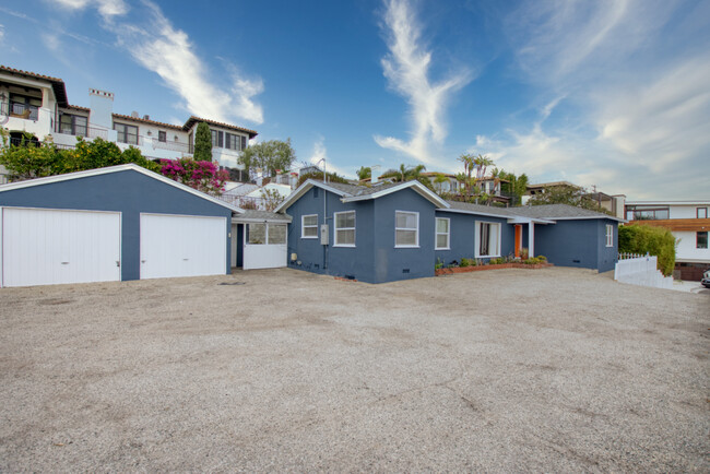 Building Photo - 2845 El Oeste Dr