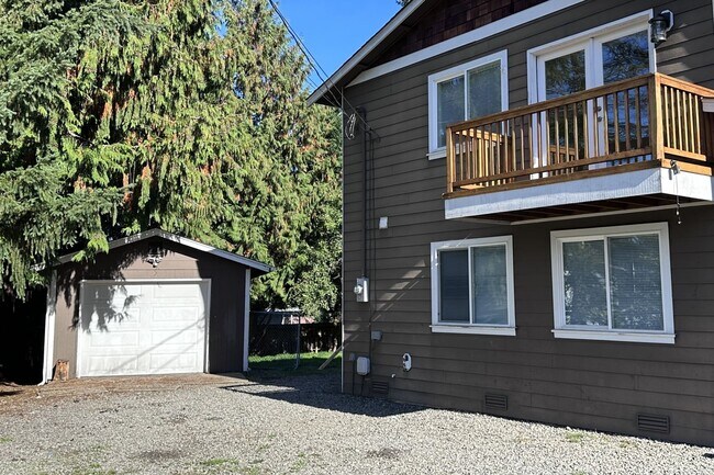 Building Photo - Beautiful Home on 1/4 Acre just outside of...