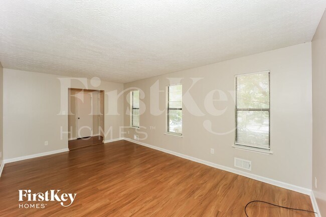 Foto del edificio - 3070 Creel Rd