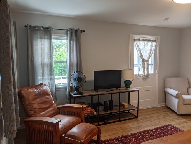 Building Photo - 326 Coddington Rd