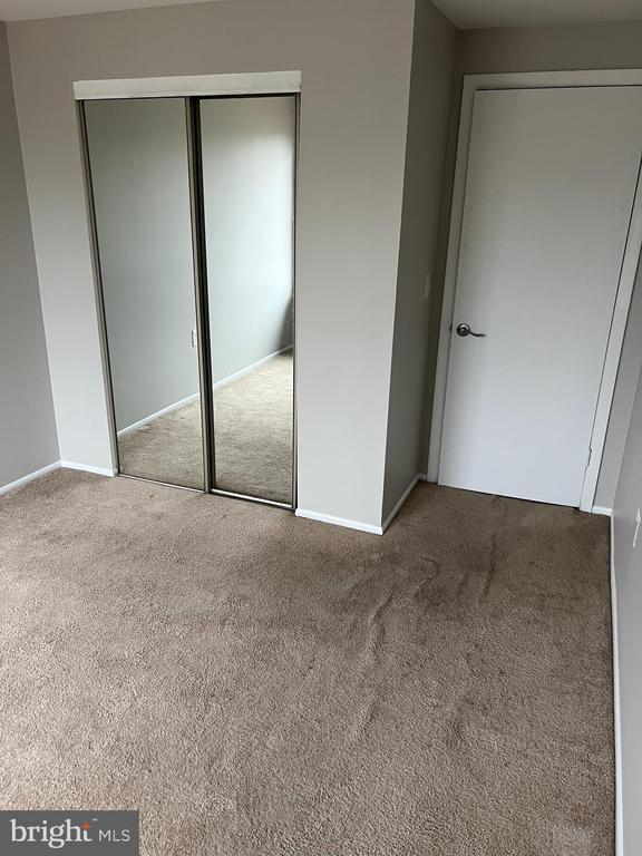 Foto del edificio - 18050 Chalet Dr