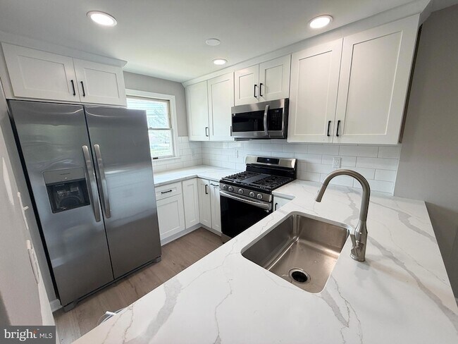 Foto del edificio - 359 Whites Rd