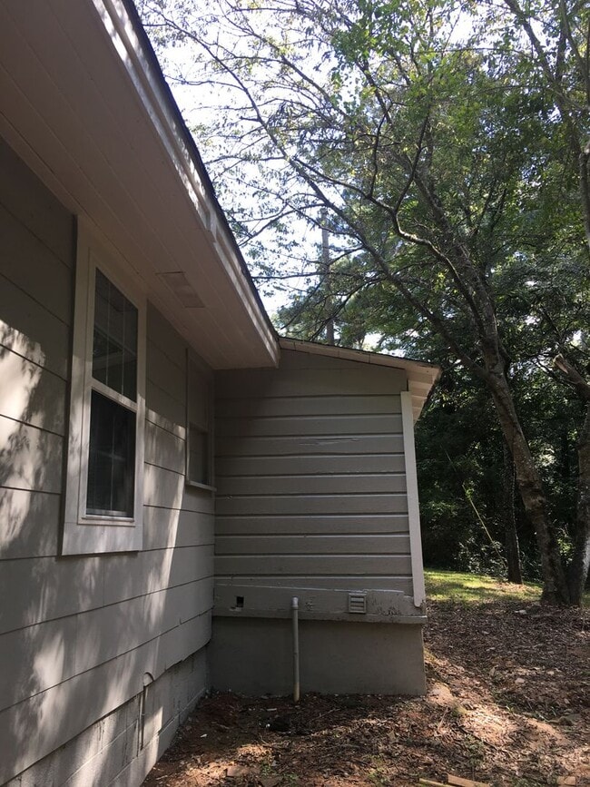 Foto del edificio - Large 2/1 Home, includes bonus room- Sherwood Forest- $995