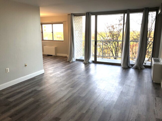 Building Photo - 2500 N Van Dorn St