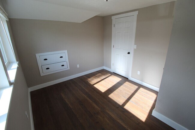 Foto del edificio - 2317 E Hartson Ave