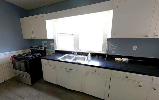 Foto del edificio - 453 Arlington Rd N