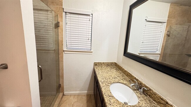 Foto del edificio - 13914 Oakwood Ln