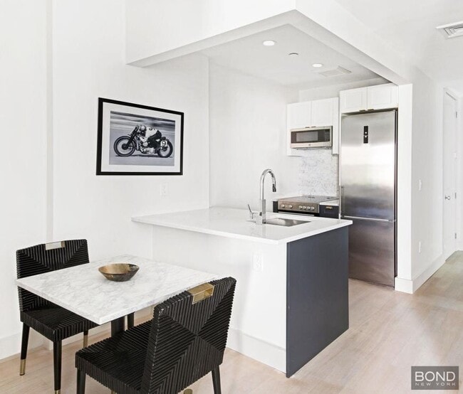Building Photo - 5 bedroom in NEW YORK NY 10009