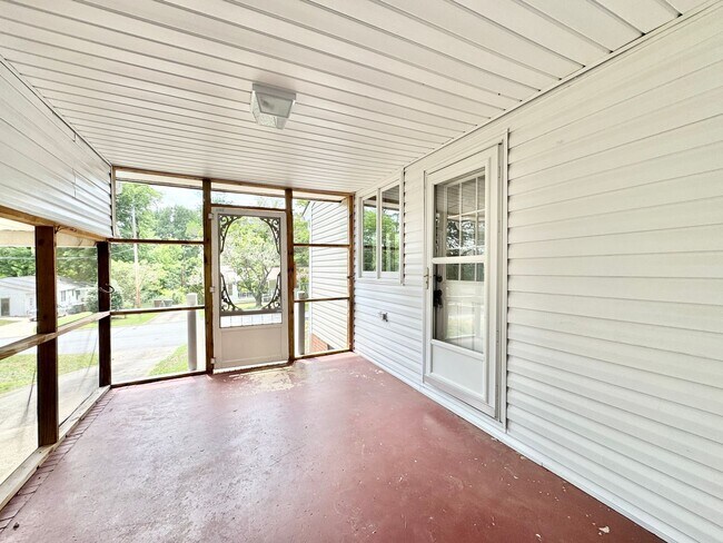 Building Photo - 1600 Piper Pl