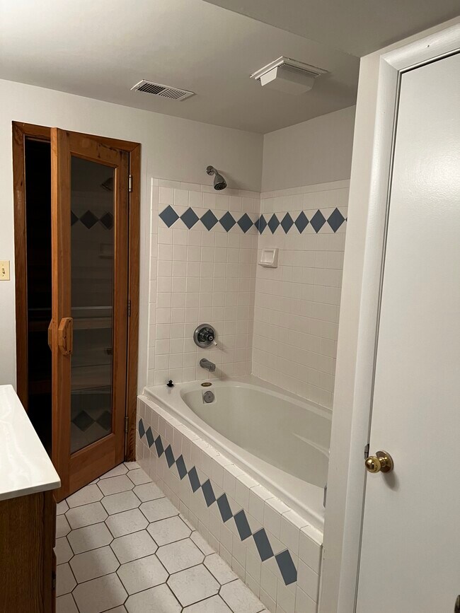 9407 Forest Haven Dr, Alexandria, VA 22309 House for Rent in