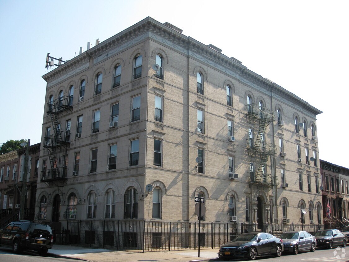 Primary Photo - 255 Van Buren St
