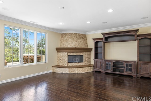 Building Photo - 7 Coastal Oak