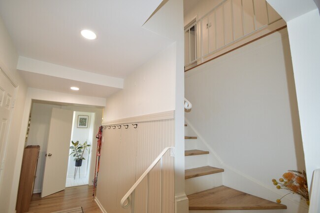 Entry Way - 3337 Ladino Ct