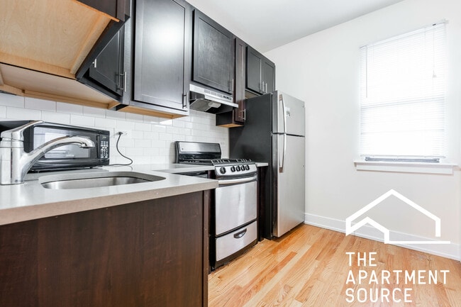 Photo - 619 W Melrose St Apartment