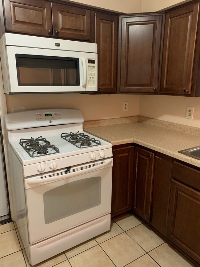Building Photo - 1127 Churchway Ct