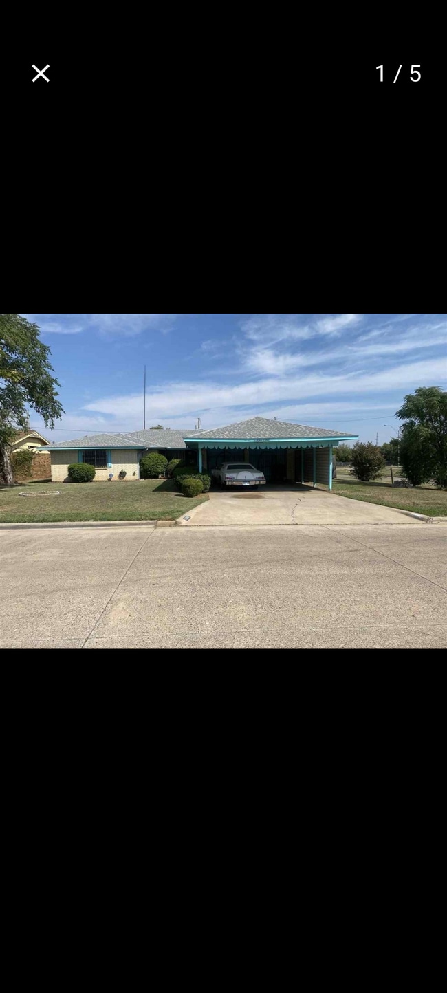 Building Photo - 1501 SW Monroe Ave