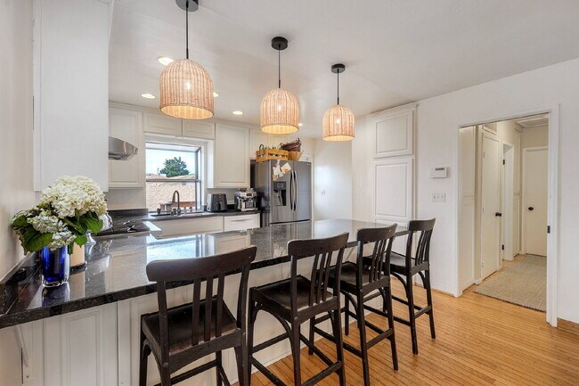 Building Photo - "Charming Coastal Retreat: 3-Bedroom Sanctuary on Agate Street, San Diego"