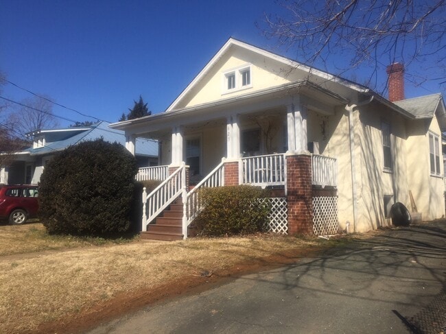 Main house@625 Elliott - 625 Elliott Ave