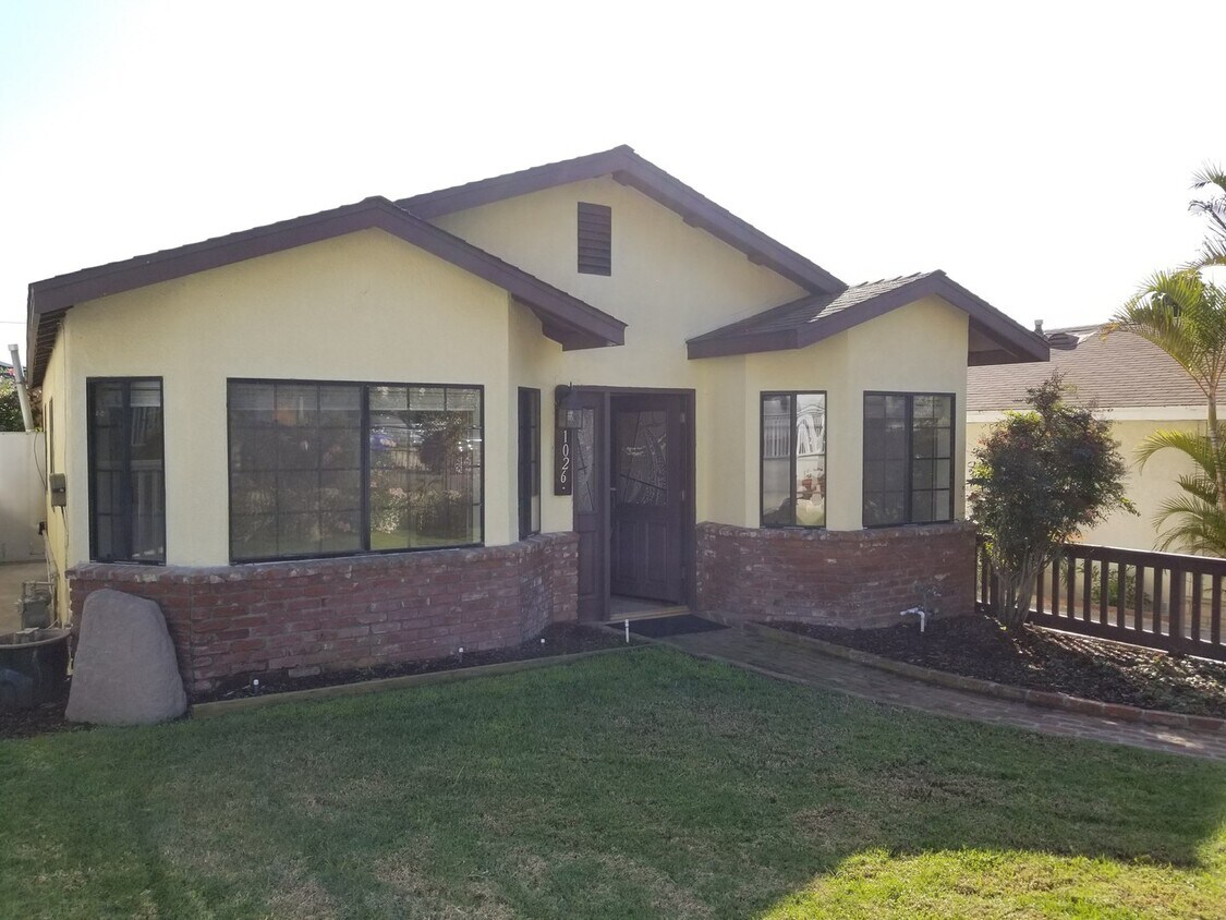 Foto principal - Three Bedroom Home + Detached Studio