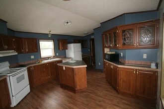 Building Photo - 306 White Oak Dr