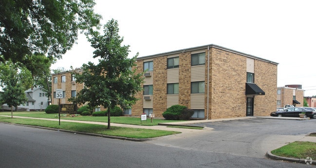 Building - Library Park Apartments