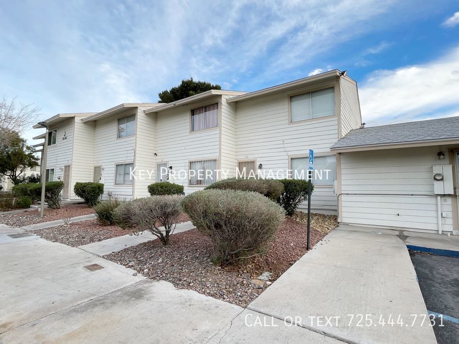 Foto principal - 2 BEDROOM 1.5 BATH CONDO NEAR TROPICANA AN...