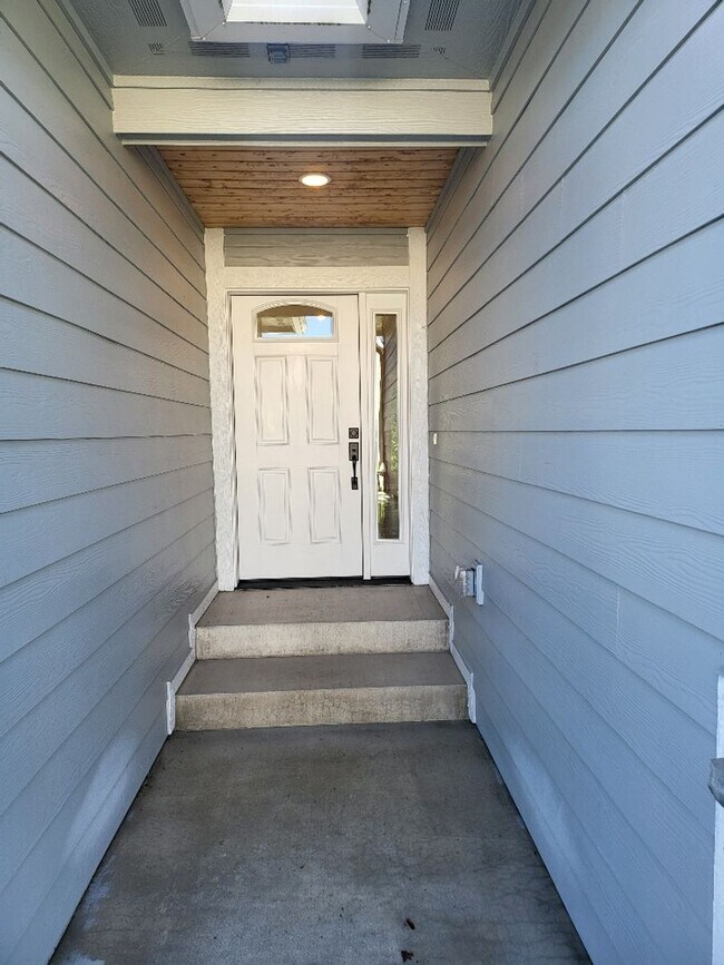 Building Photo - STATUS: AVAILABLE  | $2100.00 a month + $1...