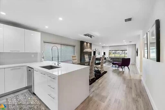 Foto del edificio - 9922 NW 65th Ct