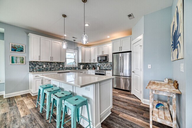 Foto del edificio - PET FRIENDLY FURNISHED OFF-SEASON RENTAL AVAILABLE STARTING EARLY SEPT